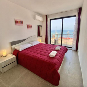 F1 1 Lovely room, bathroom and living shared